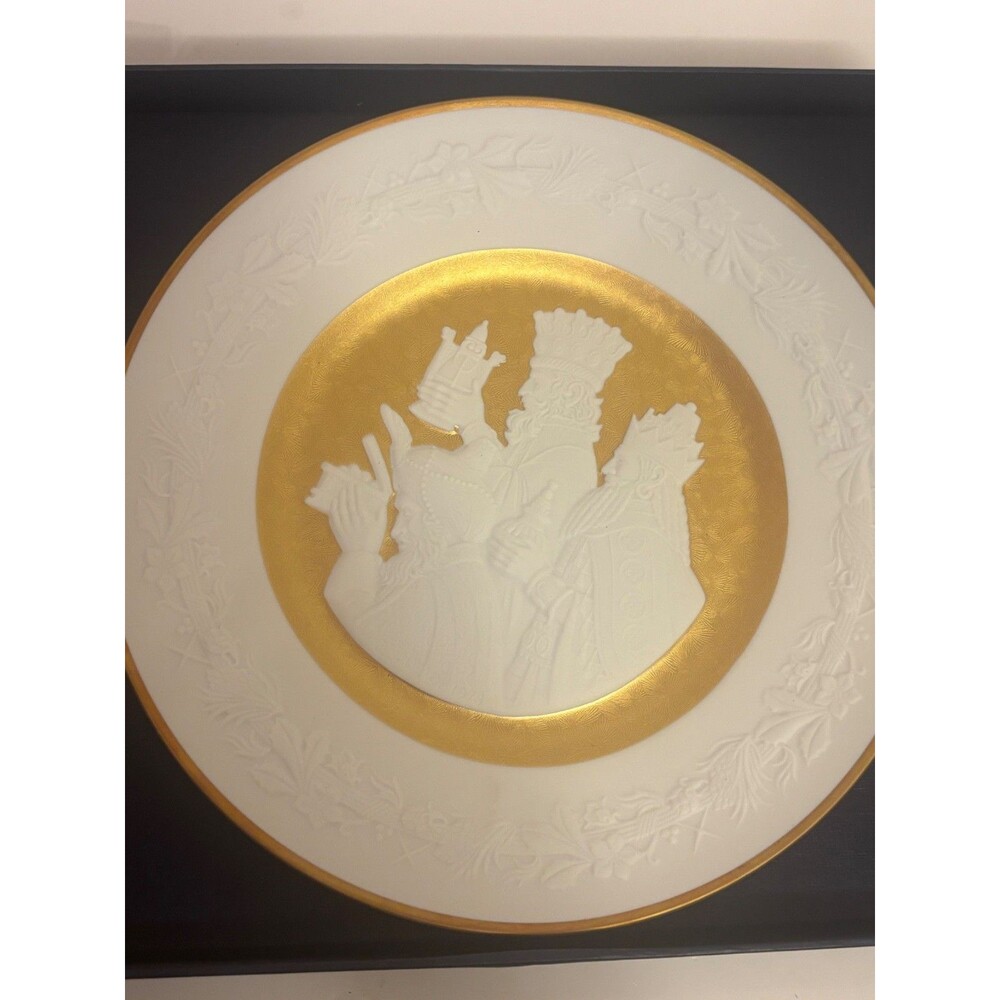 1978 Franklin Mint “We Three Kings” White Bisque W Gold Accents Christmas Plate
